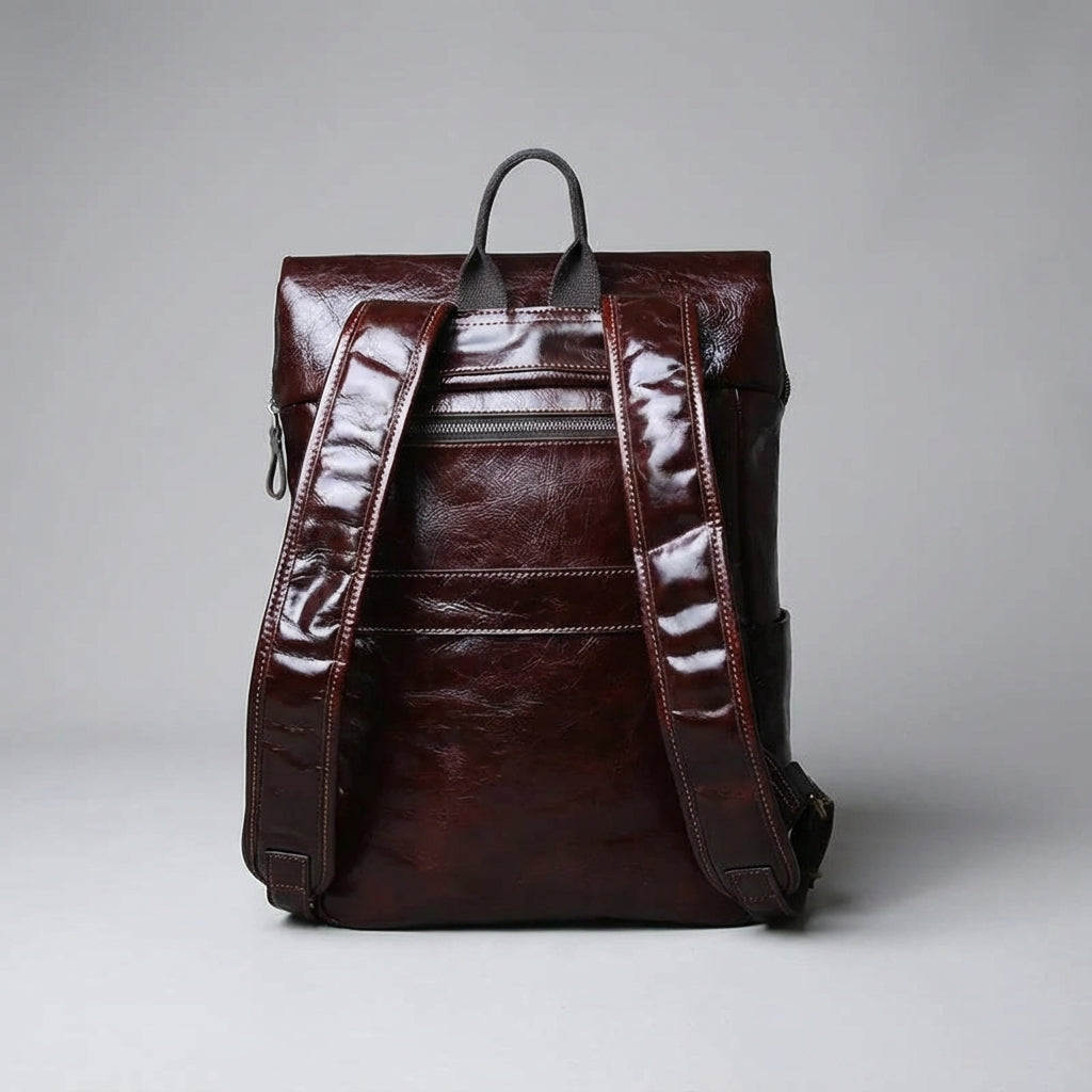 Zwarte Leatherlyx leren rugzak met laptoptas functie, perfect voor werk en school. Ook verkrijgbaar in bruin.