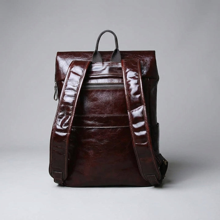 Zwarte Leatherlyx leren rugzak met laptoptas functie, perfect voor werk en school. Ook verkrijgbaar in bruin.