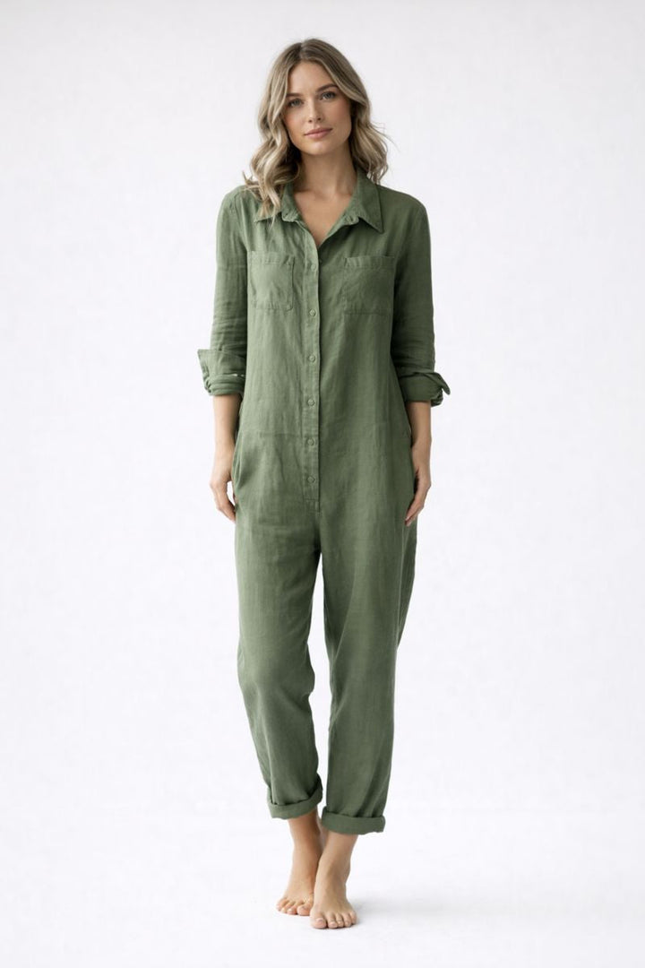 Stijlvolle losvallende dames jumpsuit met lange mouwen en reverskraag, ideaal voor comfortabele dagelijkse kleding.