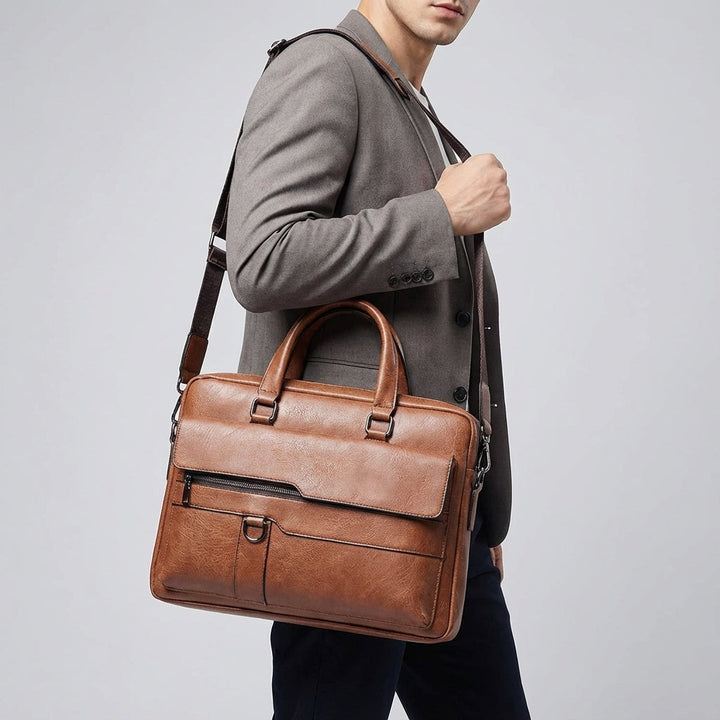 Binnenzijde van de MetroBrief laptoptas, ruim en georganiseerd voor laptop, tablet en accessoires.