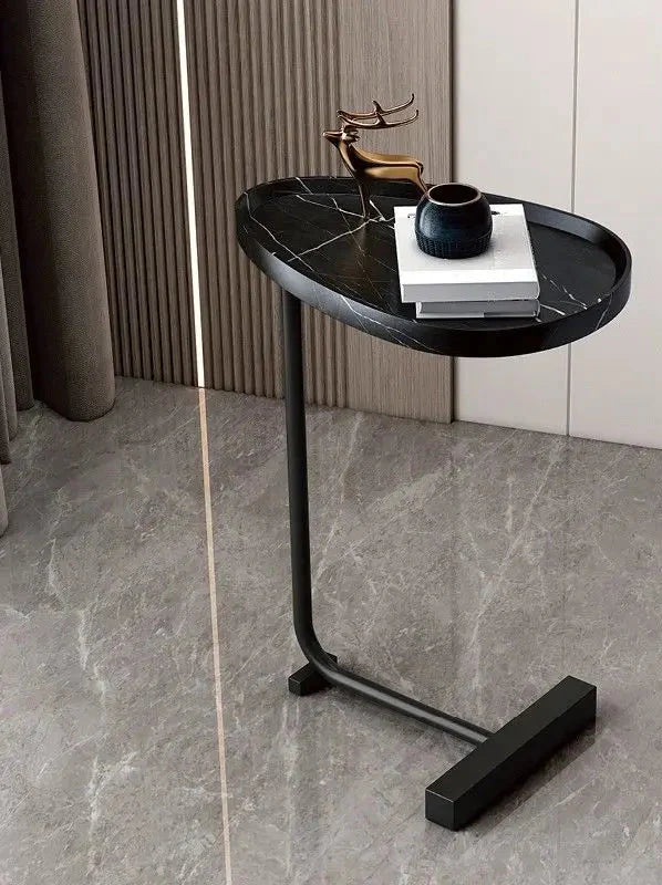Eenvoudige, moderne bijzettafel die functionaliteit en stijl combineert in uw woning.