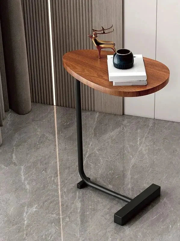 Functionele accenttafel; een essentieel compact meubelstuk voor moderne interieurs.