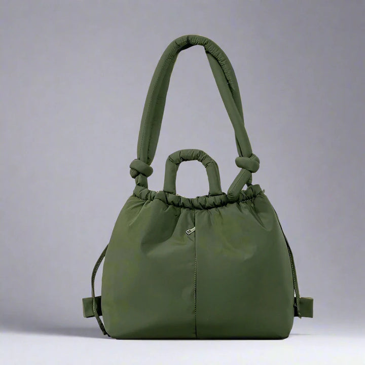 "Stijlvolle puffer handtas in beige met ruim design en comfortabele handgrepen voor vrouwen, perfect voor dagelijks gebruik."