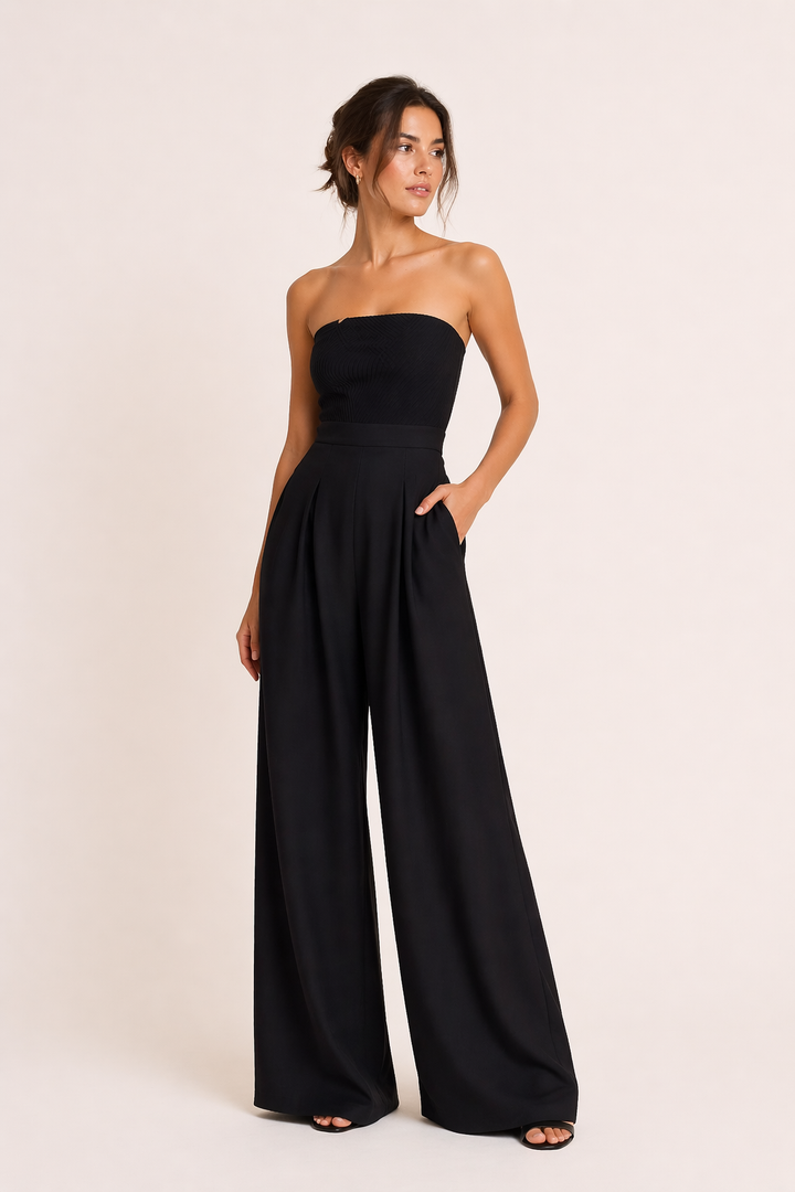 Stijlvolle strapless dames jumpsuit met wijde pijpen, perfect voor elegante zomerfeesten, comfortabel en chique.