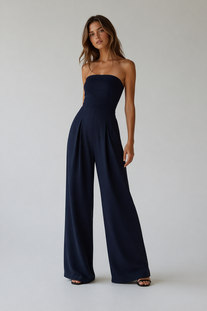Chique strapless dames jumpsuit, ideaal als comfortabele feestkleding met wijde pijpen voor een stijlvolle look.