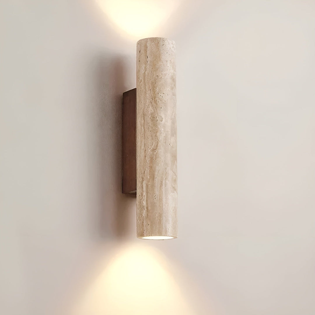 Stijlvolle travertin wandlamp met LED-verlichting voor elegante interieurdecoratie.