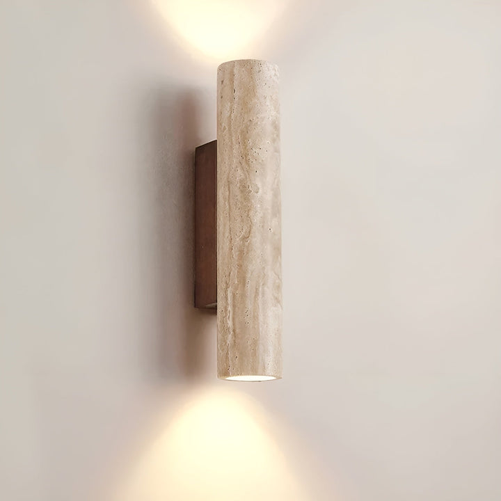 Stijlvolle travertin wandlamp met LED-verlichting voor elegante interieurdecoratie.