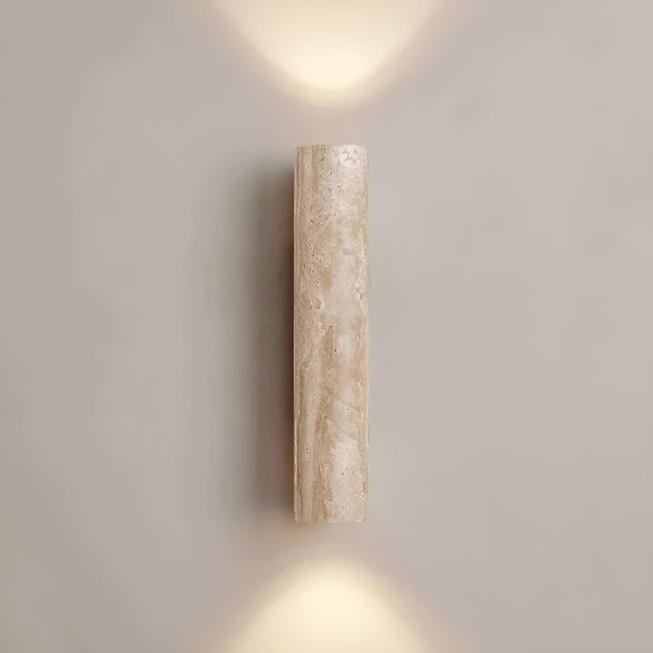 Decoratieve travertin muurverlichting, een elegant designelement voor slaapkamer of gang interieur.