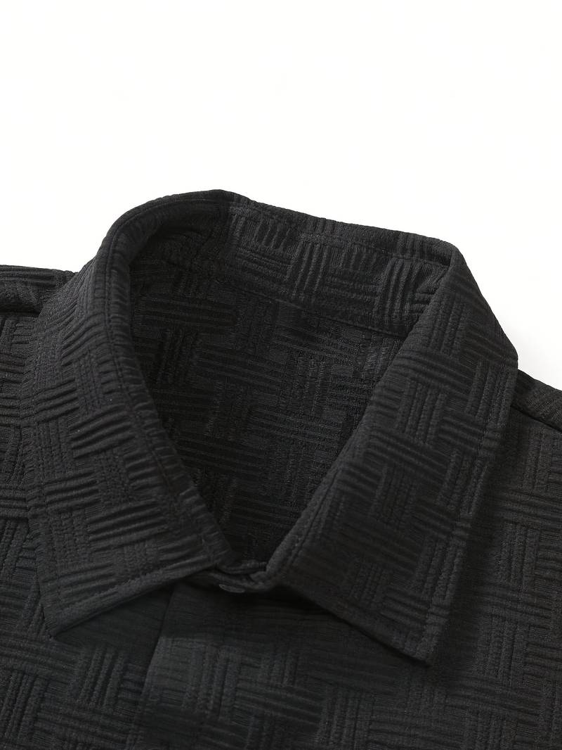 Optimale comfortabele tweedelige herenoutfit. Stijlvolle moderne polyestermix herenkleding voor de zomer.