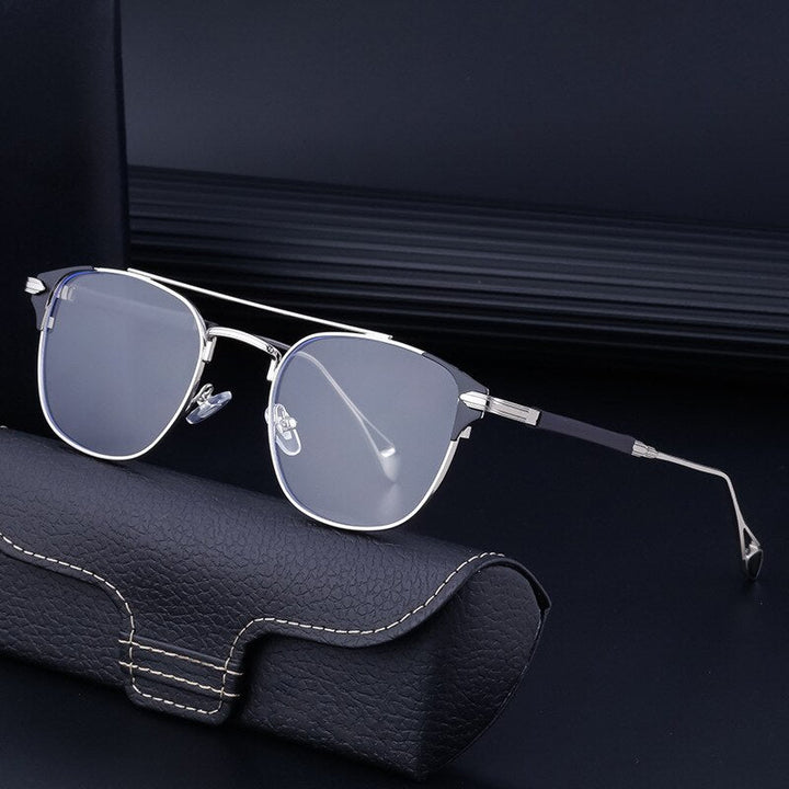 Stijlvolle unisex Enigma zonnebril met UV-bescherming, perfect voor elke gelegenheid en oogbescherming.