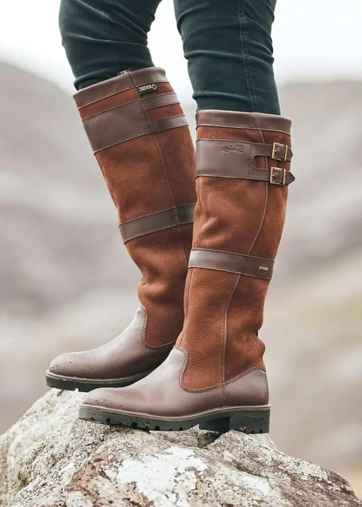 Elegante dames outdoor laarzen, waterdicht en duurzaam, perfect voor regenachtig weer. Stijlvolle bescherming voor uw voeten.