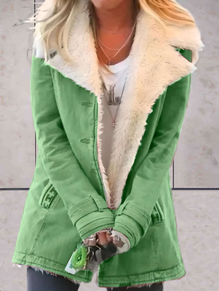 "Stijlvolle winterjas voor dames met warme imitatiebontvoering, elegant ontwerp en waterafstotende eigenschappen."