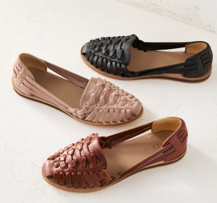 Stijlvolle zwarte dames comfort slippers, ergonomisch ontwerp voor dagelijks loopgemak en voet comfort.