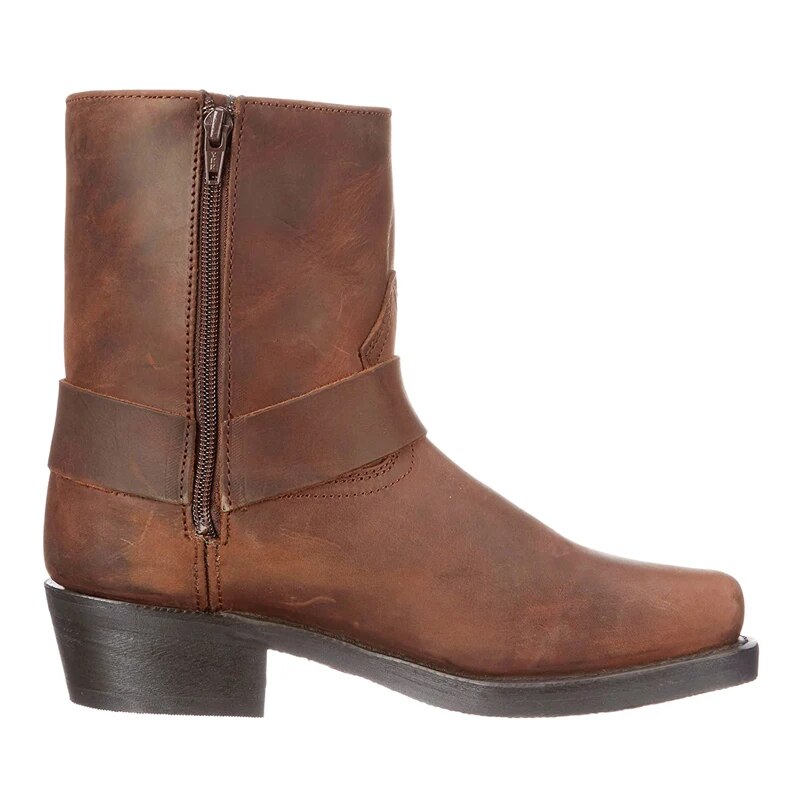 Comfortabele herenlaarzen in casual cowboy stijl met gesp. Trendy mannen mode schoenen voor herfst/lente.