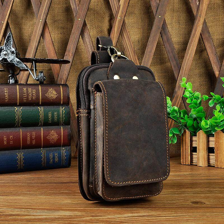 "Stoere heren leren heuptas, donkerbruin, verstelbare riem, meerdere vakken met ritssluiting, ideaal voor reizen en festivals