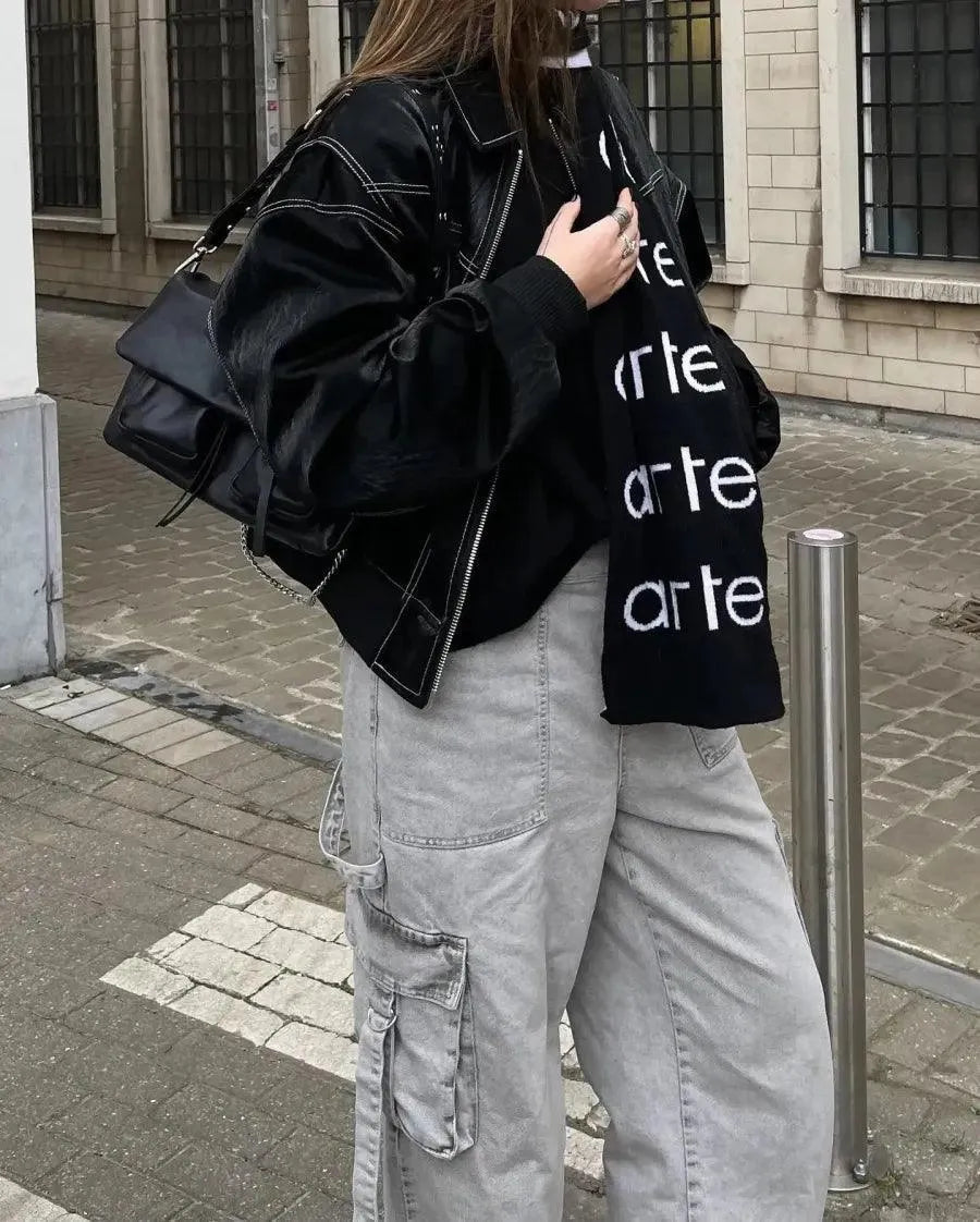Veelzijdige dames oversized leren jas, stoer en warm voor winter/herfst, stijlvol voor lente/zomer avonden.