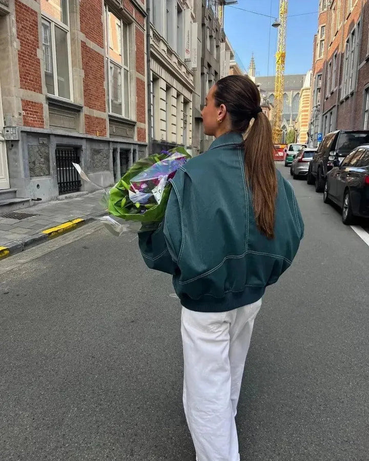 Chique oversized leren damesjack, een tijdloze klassieker die elke outfit een stoere touch geeft.