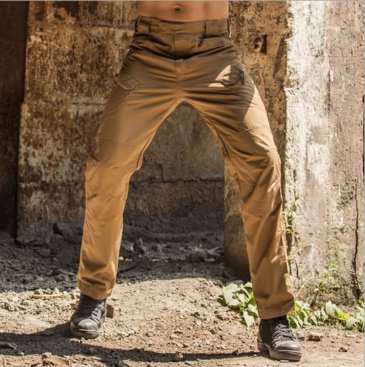 Duurzame heren cargo werkbroek met meerdere zakken, perfect voor professionals en outdoor liefhebbers.