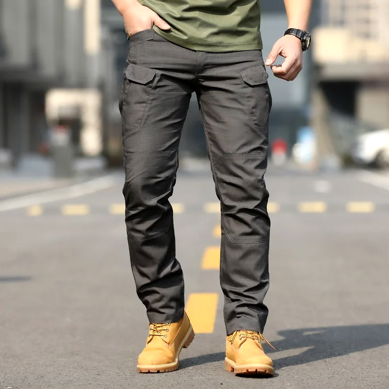 Praktische heren cargo werkbroek, tactisch design met ruime zakken, ideaal voor gereedschap en outdoor.