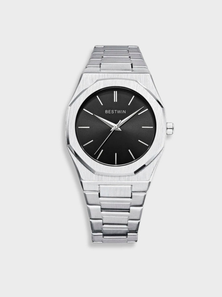 Tijdloos roestvrijstalen horloge met elegante afwerking, klassiek ontwerp, zilveren wijzerplaat en duurzame metalen band.