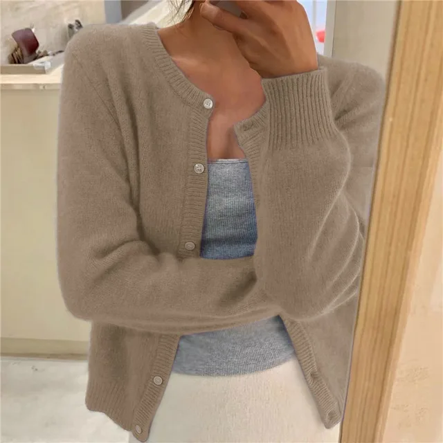 Comfortabele dames cardigan met knoopsluiting voor een moderne, casual look. Zachte stof en regular fit.