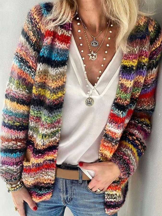 Trendy dames cardigan met kleurrijk gebreid design en comfortabele regular fit, ideaal voor lente casual mode.