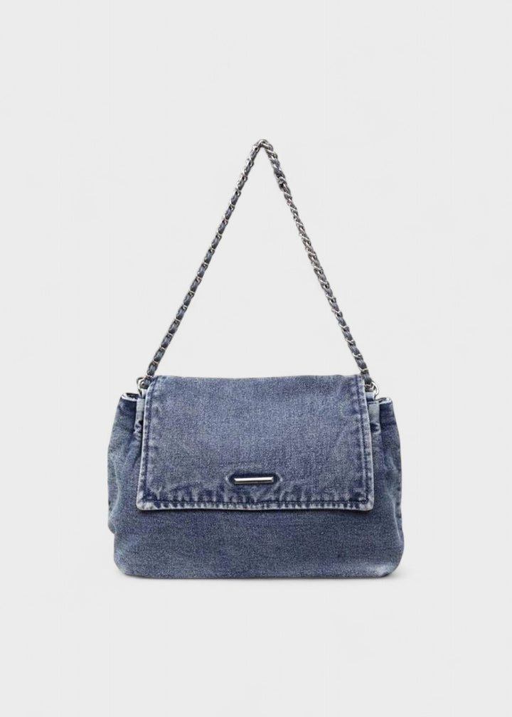 Lichtgewicht denim kettingtas voor dames, comfortabel en stijlvol voor dagelijks urban gebruik.