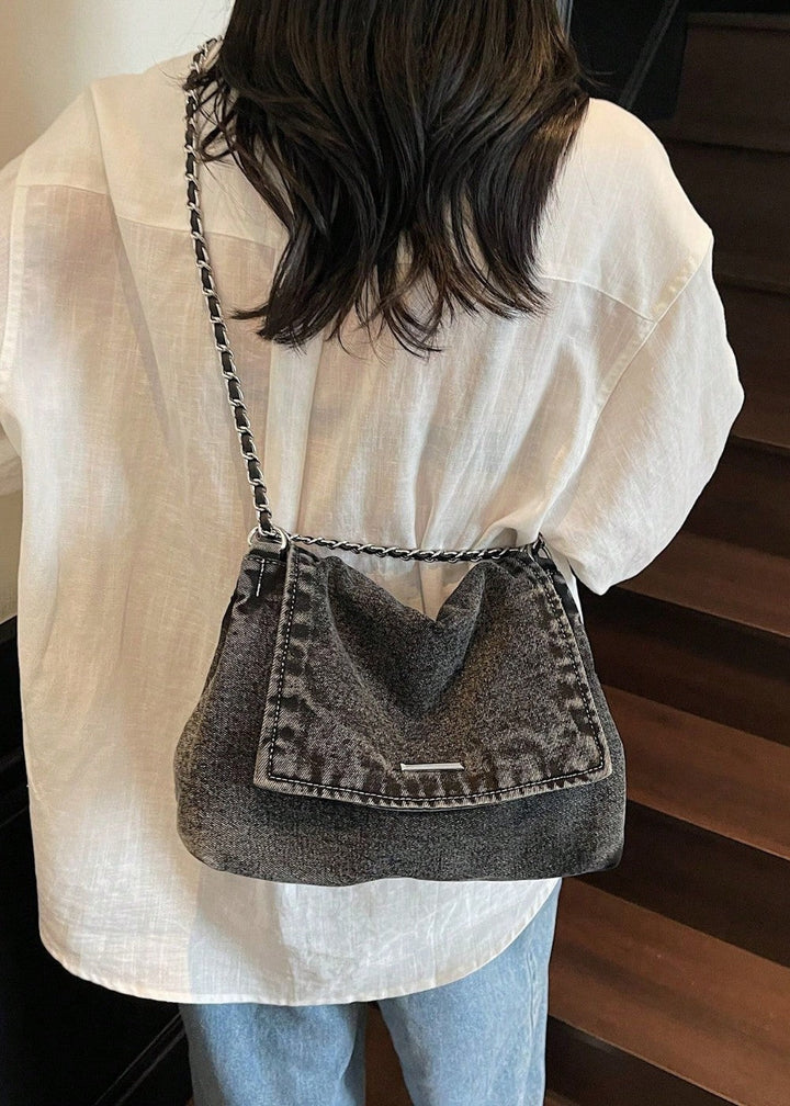 Moderne dames denim kettingtas, veelzijdig te dragen voor een casual of chique urban stijl.