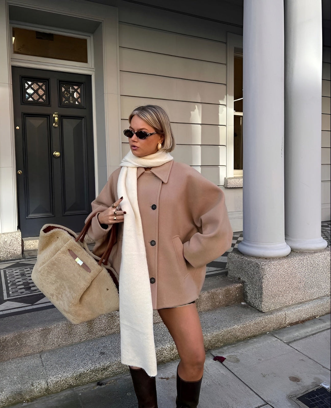 Oversized dames winterjas in bruin, met ruime pasvorm en hoogwaardige wolmix, ideaal voor laagjes.