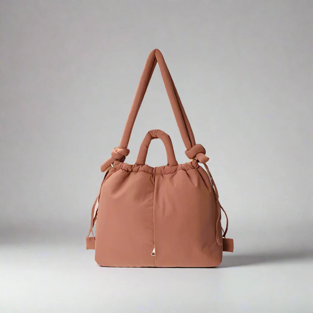 Elegante puffer handtas voor dames, ruim en praktisch met een chique uitstraling.