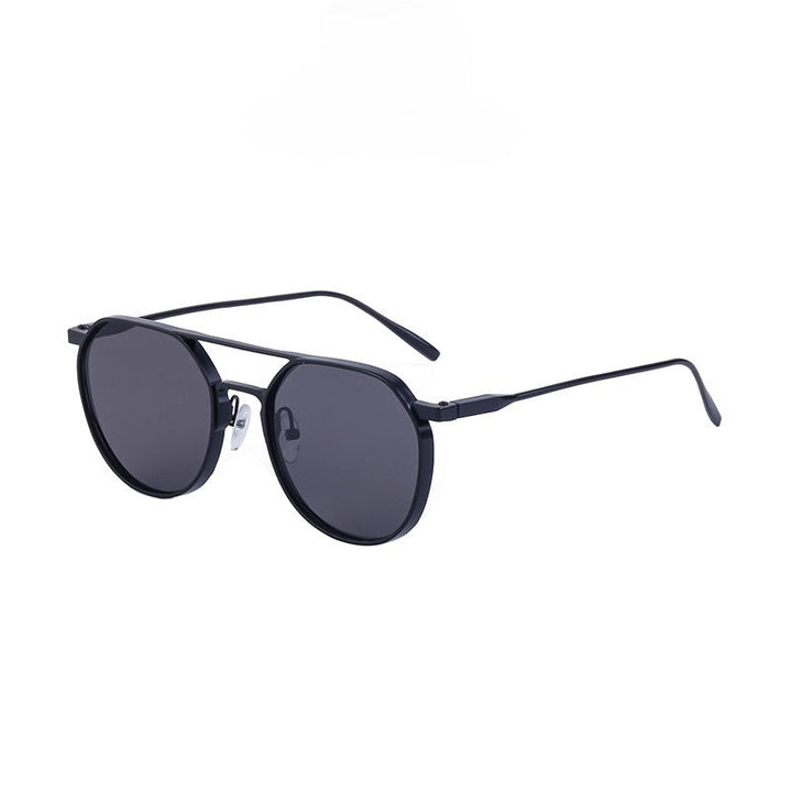 Unisex zonnebril van hoogwaardige legering, een trendy fashion accessoire dat comfort en optimale UV-oogbescherming biedt.