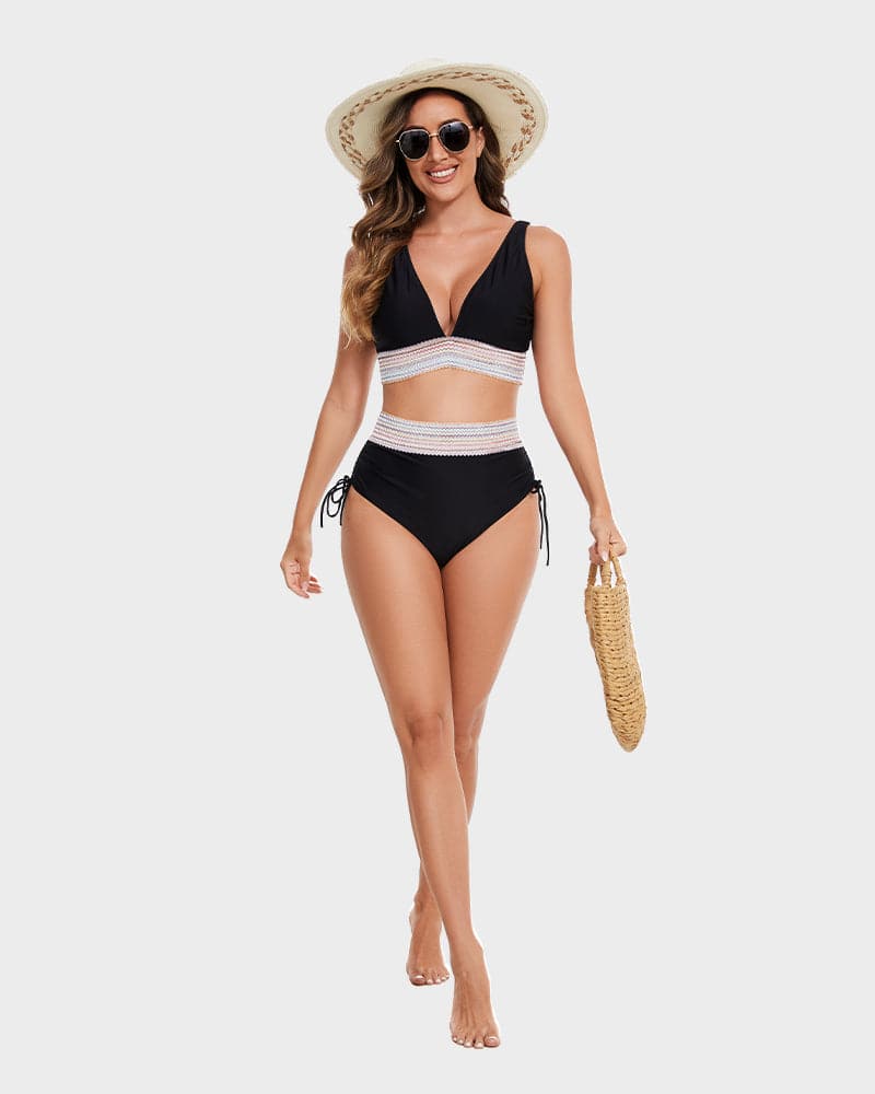 "Trendy verstelbare damesbikini, wine red, met high-waisted design en kleurblokken voor elegantie en comfort."