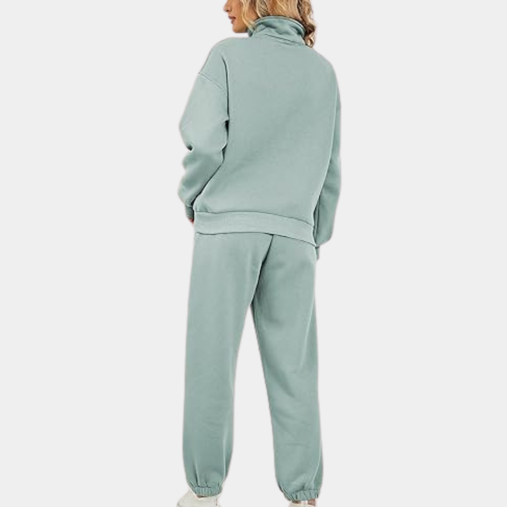 "Tweedelig dames joggingpak in groen, comfortabel met halve-rits vest en modieuze jogger, ideaal voor elke gelegenheid."