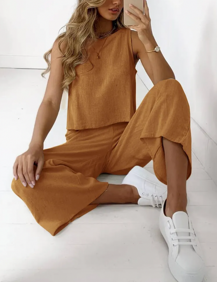 "Tweedelige linnen set dames, elegant topje en broek in ademend materiaal, perfecte mix van stijl en comfort."