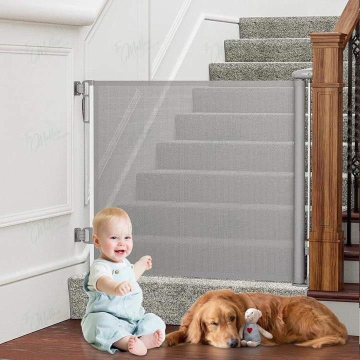 Flexibel uittrekbaar veiligheidshekje voor deuren/trappen, biedt veilige afbakening voor kids en huisdieren.