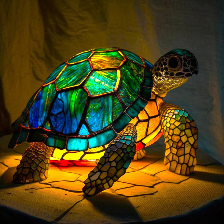 "Unieke verlichte dierenkunst, handgemaakte ontwerpen zoals een draak in levendig groen, schept mystiek en sfeer."