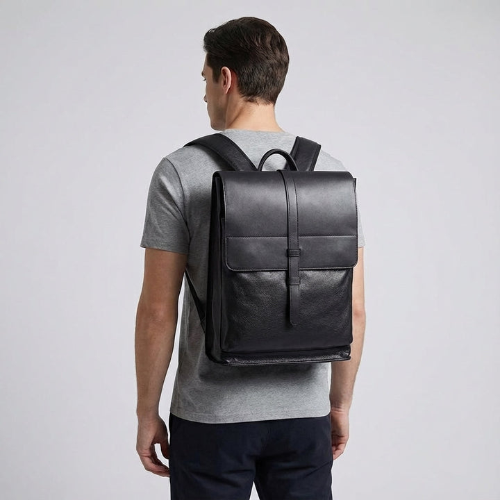 Veelzijdige uniseks laptoprugzak voor werk, studie en zakelijke reizen, met ruimte voor al je accessoires.
