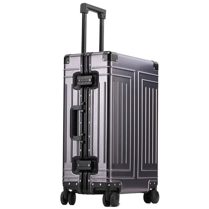 Duurzame aluminium koffer met stevige hardshell en geïntegreerd TSA-slot voor veilige reizen.