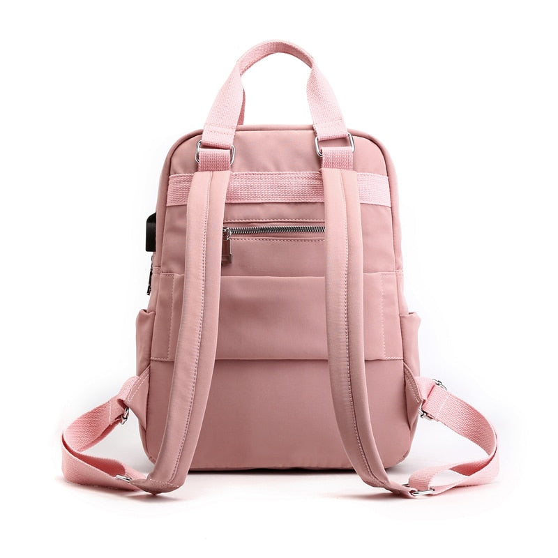 Stevige schooltas/werkrugzak met anti-diefstal kenmerken en externe USB-poort voor opladen onderweg.