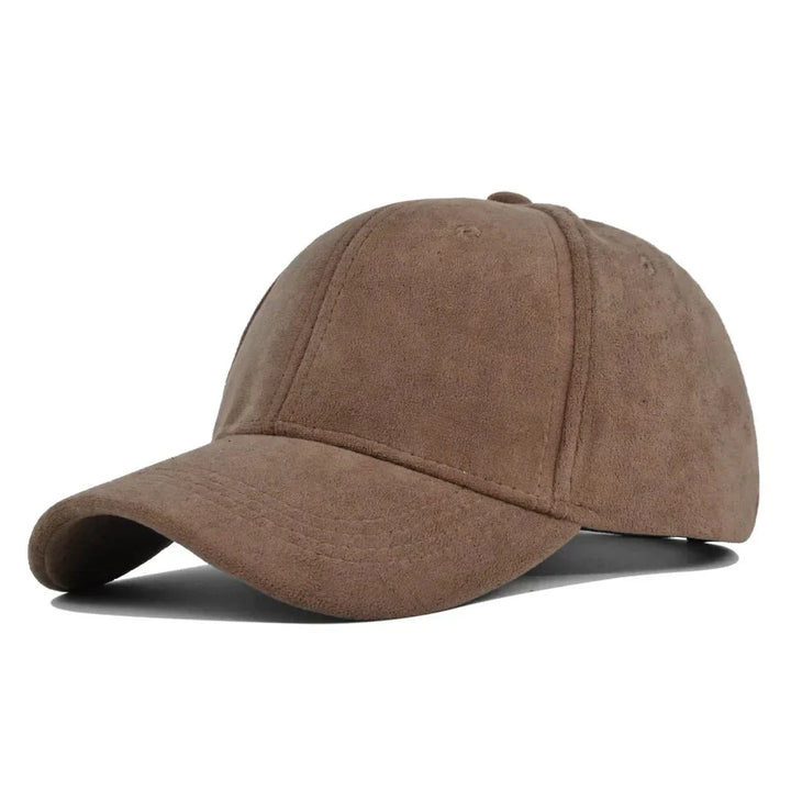 Trendy suède look pet, unisex, verstelbaar, voegt een vleugje retro toe aan elke outfit.