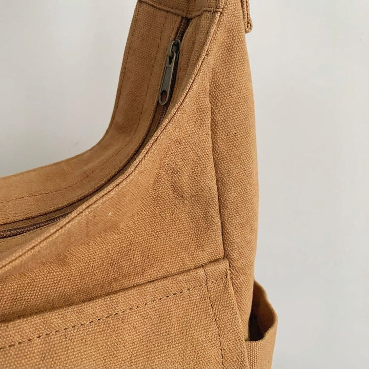Lichtgewicht unisex canvas schoudertas; comfortabel als crossbody tas voor werk of vrije tijd.