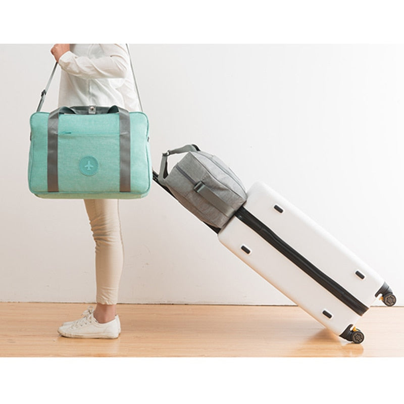 Praktische weekendtas/handbagage, perfect voor korte trips met efficiënte organisatie.