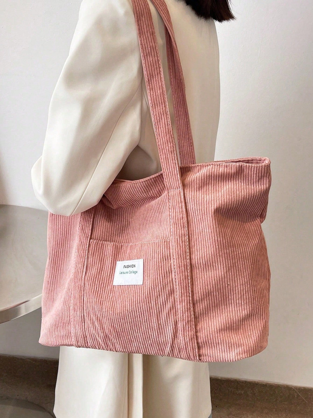 Corduroy tote bag, ruim en stijlvol, ideaal voor school, werk of weekendtrips.