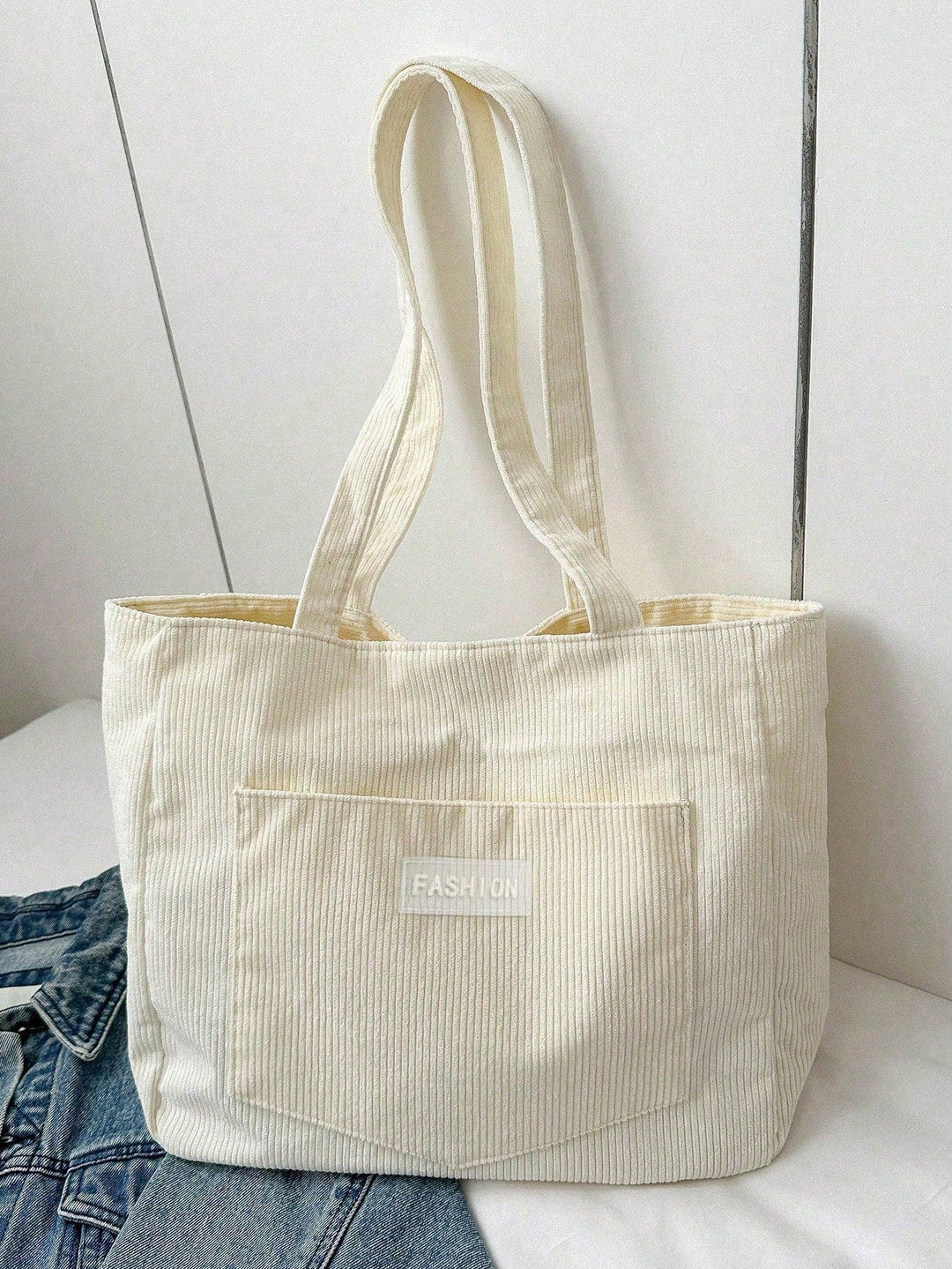 Duurzame unisex schoudertas van corduroy, groot formaat voor dagelijks gebruik.