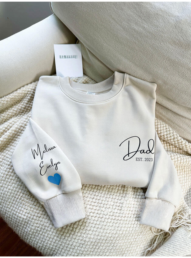 Gepersonaliseerd T-shirt met namen, ideaal uniseks familietrui of sweatshirt cadeau.