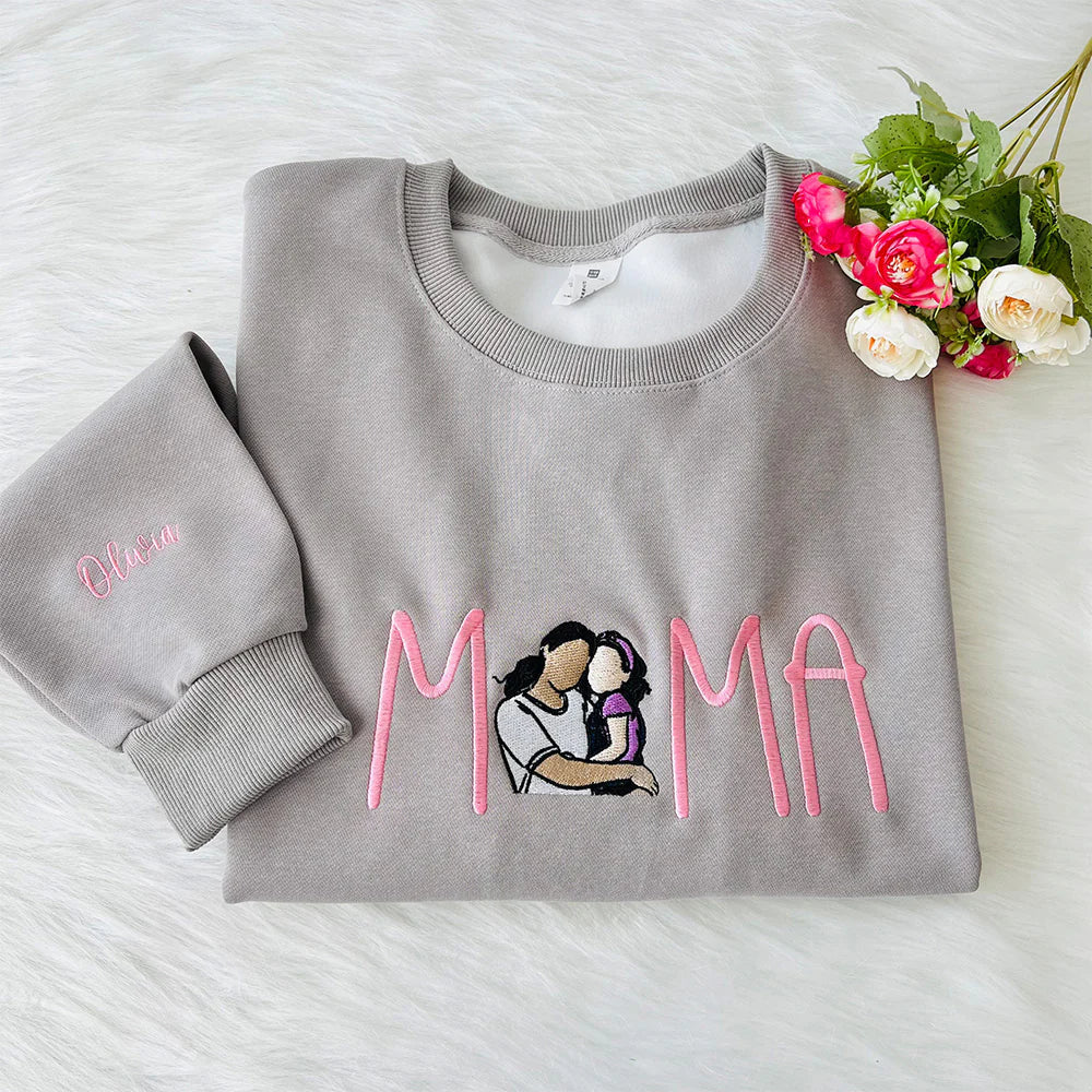 Unisex hoodie met geborduurd portret, perfect als gepersonaliseerd cadeau voor Moederdag.