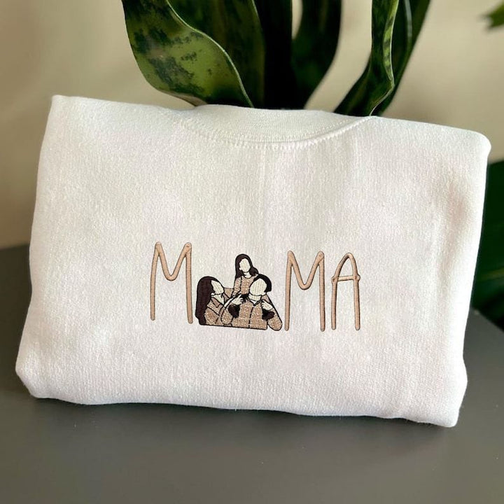 Uniek Moederdag cadeau: zachte unisex trui met geborduurd familieportret. Een blijvende herinnering.