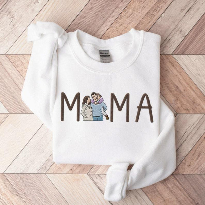 Gedetailleerde geborduurde portret hoodie, een warme unisex trui als dierbaar cadeau voor moeders.