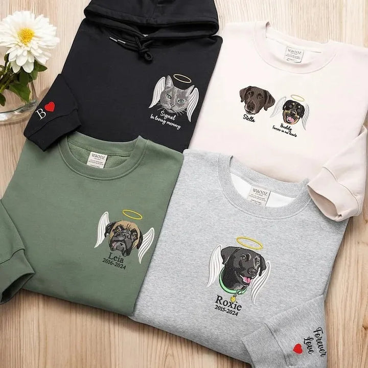 Unisex sweatshirt met geborduurde pootafdruk en naam van het huisdier. Een troostrijk en warm aandenken.