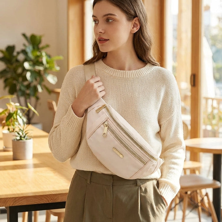 Unisex lichtgewicht nylon heuptas LightPouch, ideaal voor handsfree comfort en dagelijks gebruik.